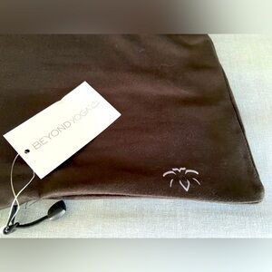 Beyond Yoga Black infinity scarf NWT